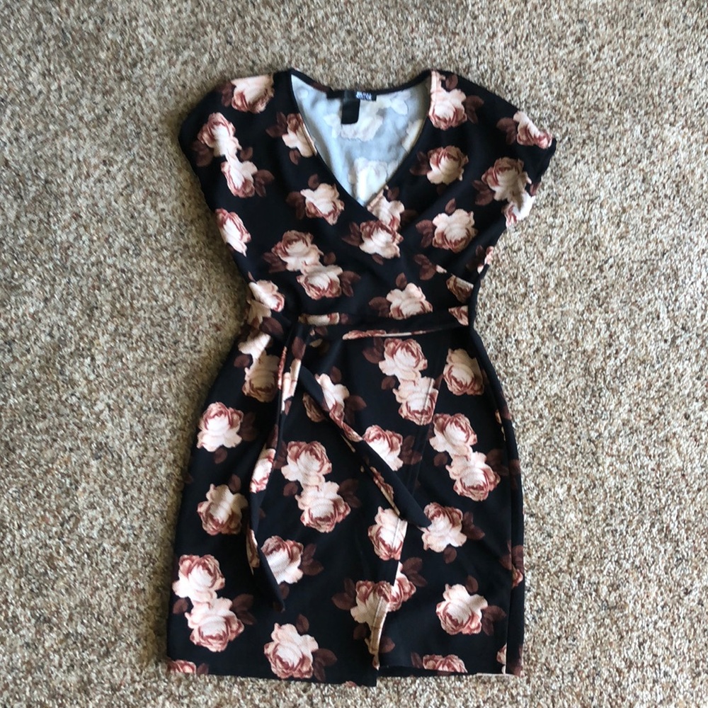 REBEL SUGAR 🖤 Floral BodyCon  Mini Dress - Size M